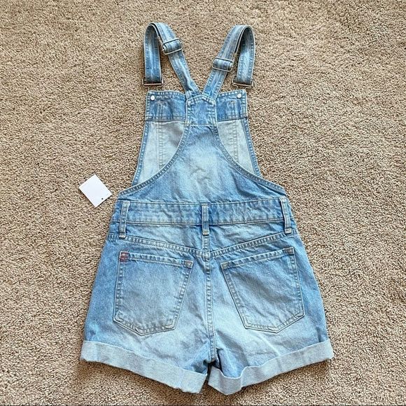 NWT BDG Urban Outfitters Light Wash Roll Cuff Denim Shortalls Overalls 24 - Picture 3 of 4